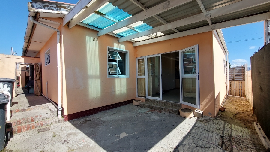 5 Bedroom Property for Sale in Ravensmead Western Cape